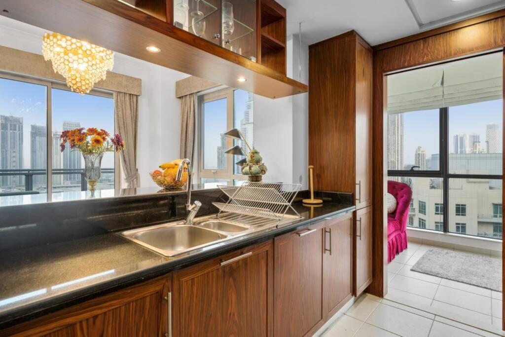 Spectacular Burj & Fountain View - Luxurious 3 Bedrooms & Maids - The Residences Apartamento Dubái