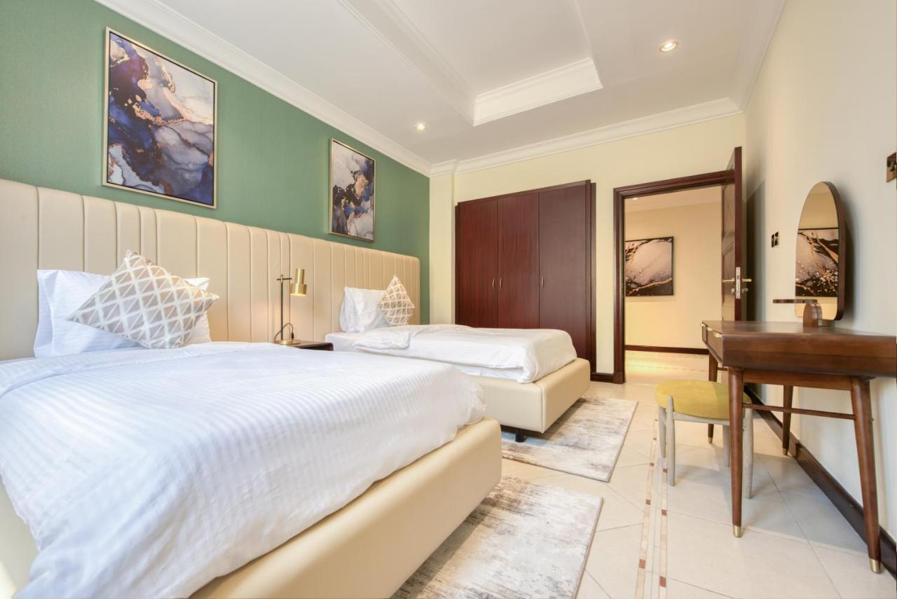 Sol Living - Exquisite 5br Garden W/pool & Beach In Palm