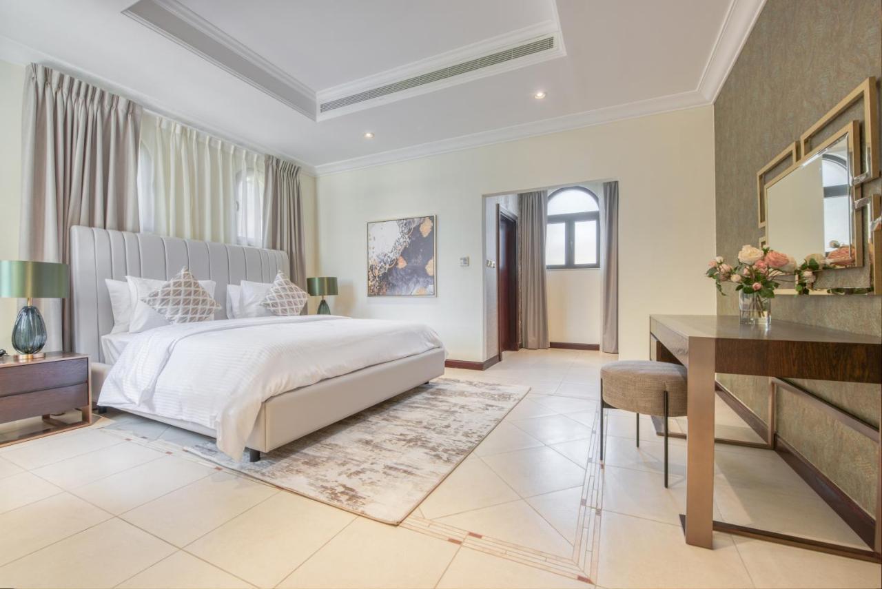 Sol Living - Exquisite 5br Garden W/pool & Beach In Palm