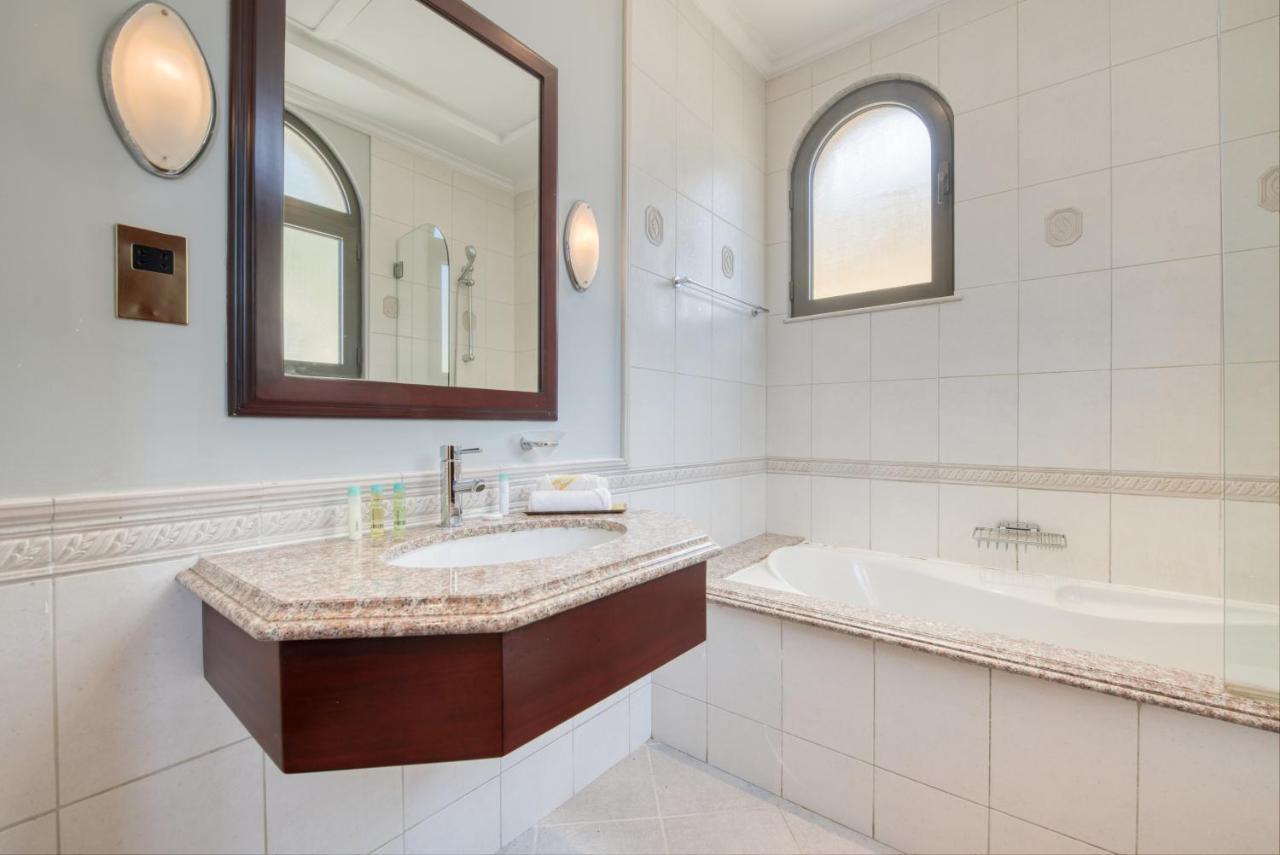 Sol Living - Exquisite 5br Garden W/pool & Beach In Palm Dubai