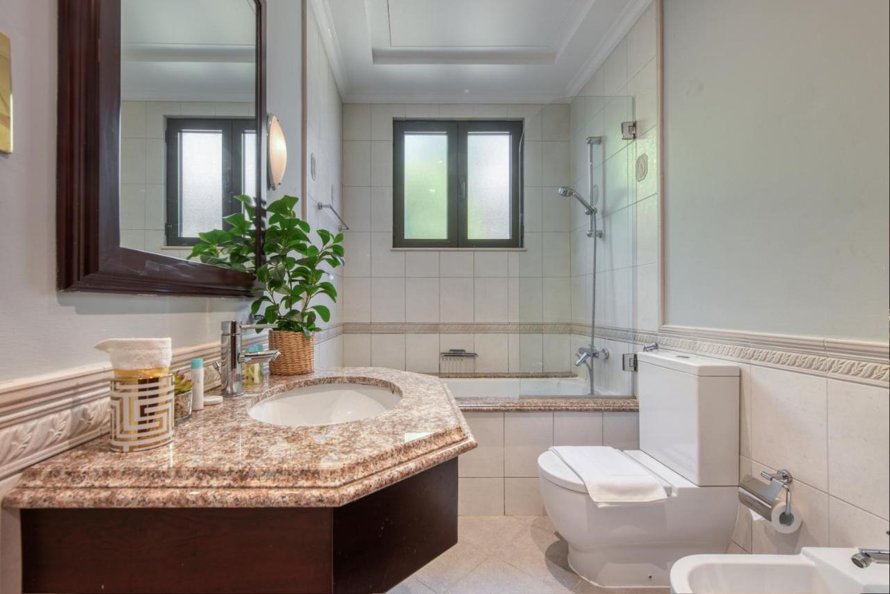 Villa Sol Living - Exquisite 5br Garden W/pool & Beach In Palm