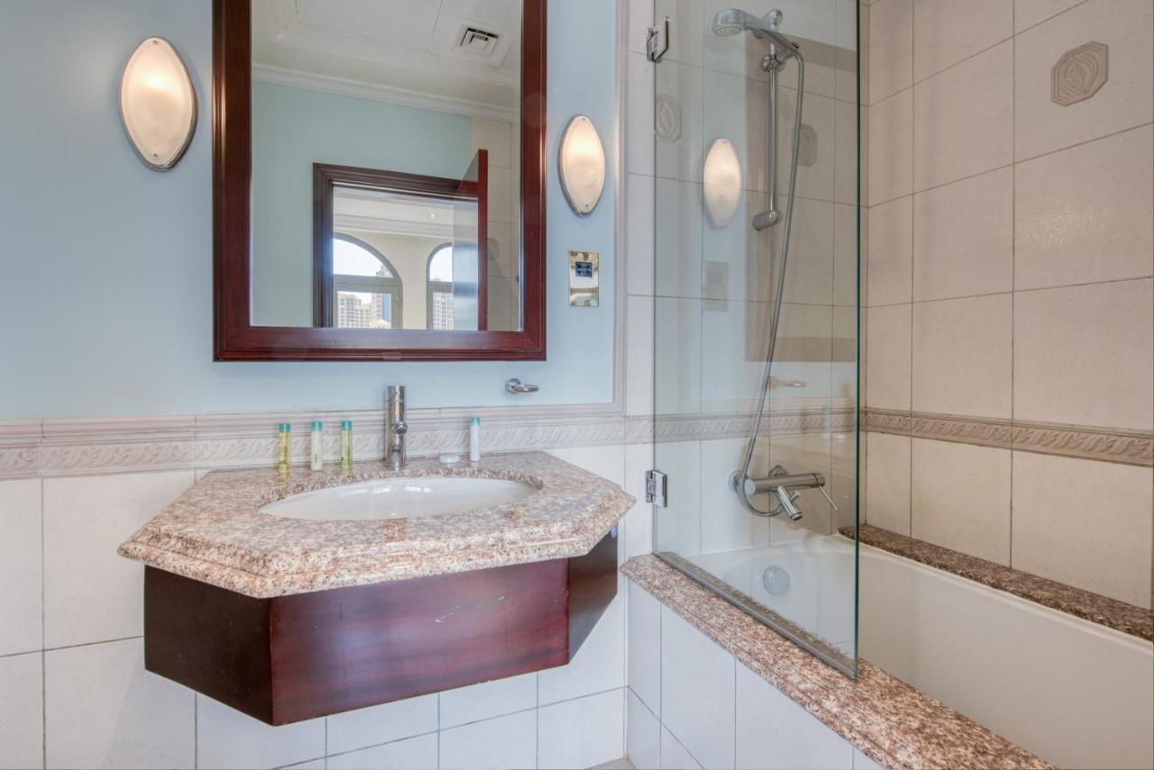 Sol Living - Exquisite 5br Garden W/pool & Beach In Palm Dubaï