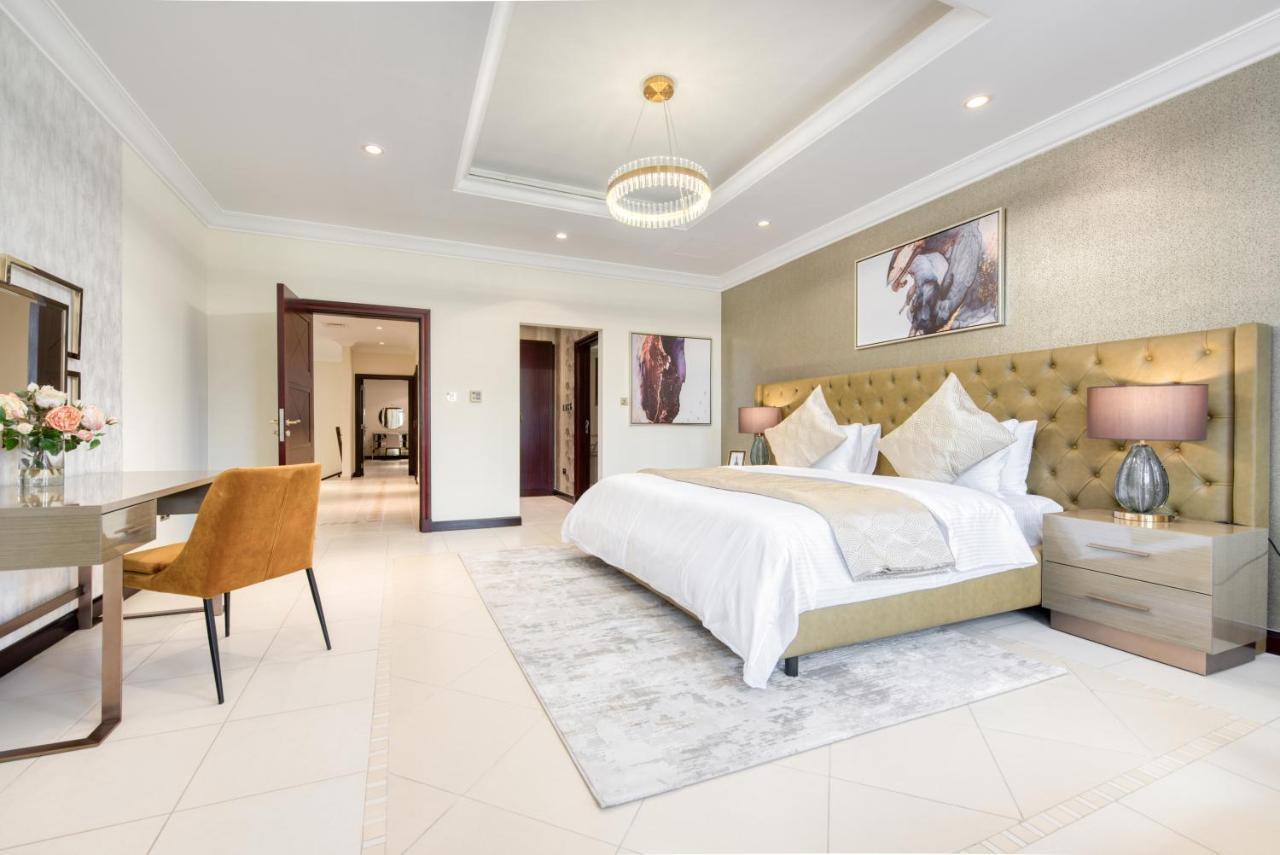 Sol Living - Exquisite 5br Garden W/pool & Beach In Palm