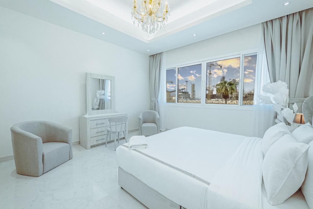 Luxury Modern White On Island 9,500 Sqft Dubai