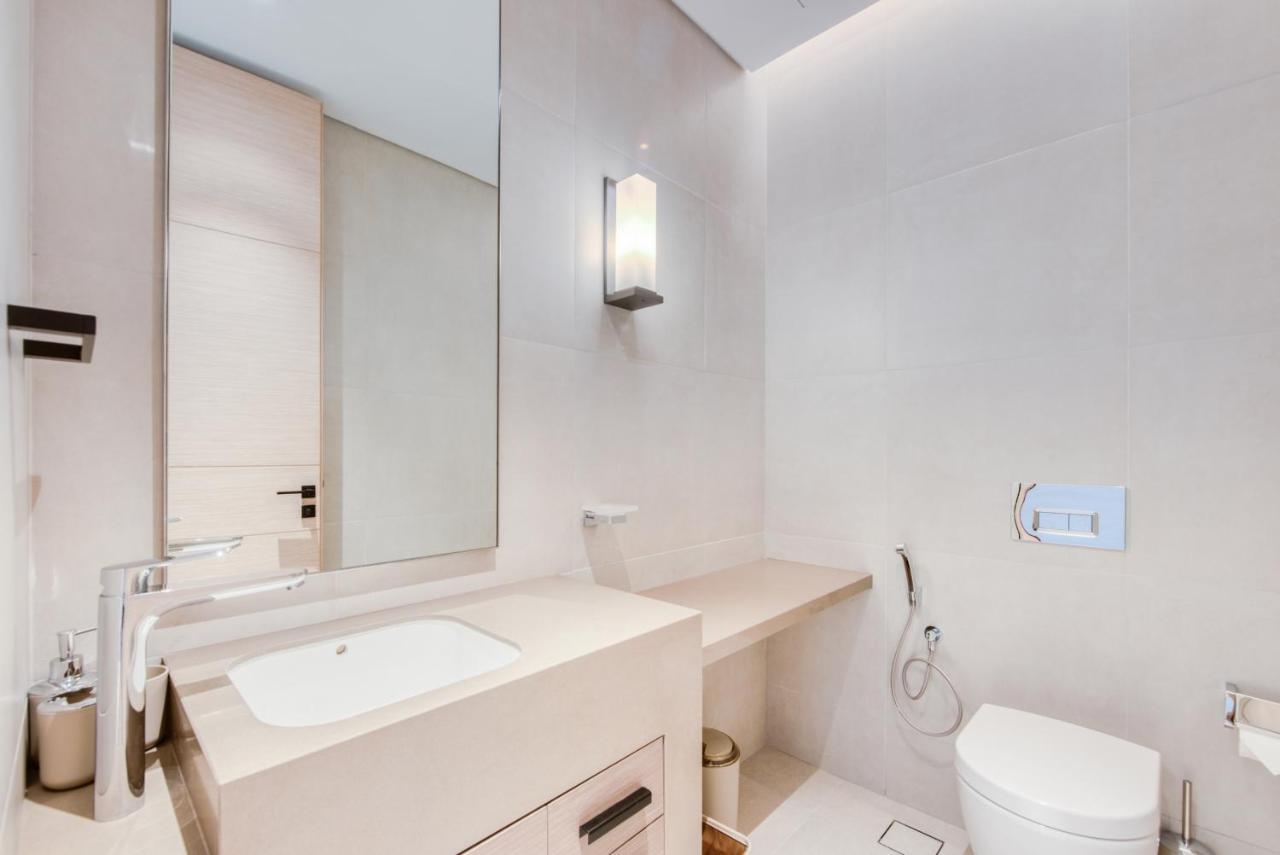 Maison Privee - Exclusive 4br And Maid Beachfront W Front-row Sea Views At Address Jbr Apartemen Dubai
