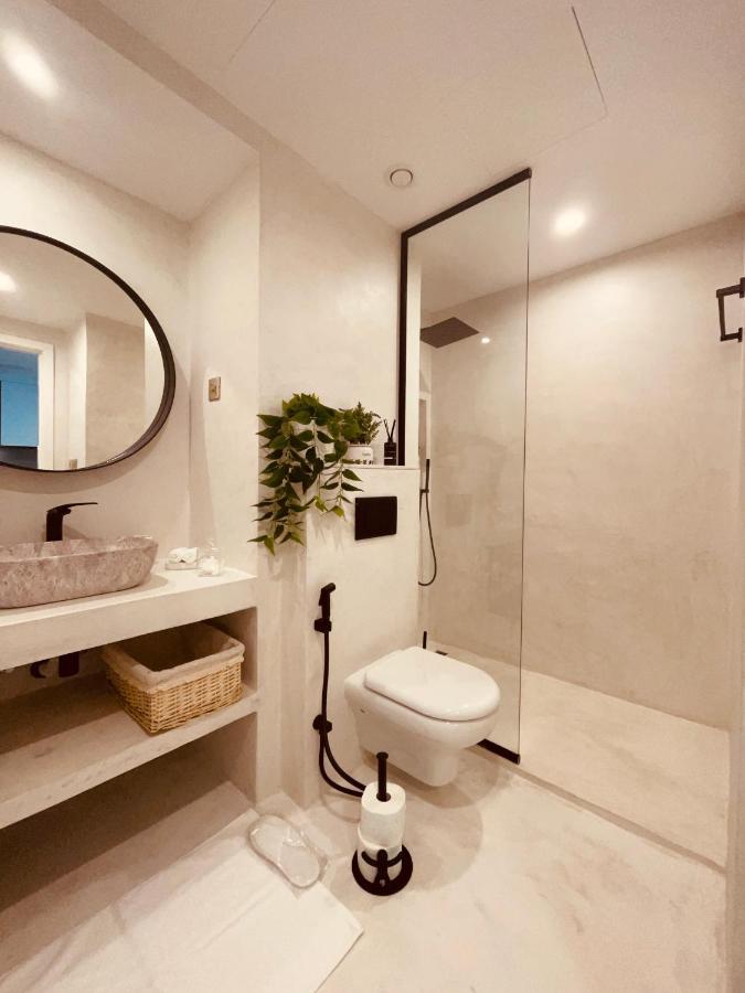 Luxury On The Metro Facing Marina Dubai