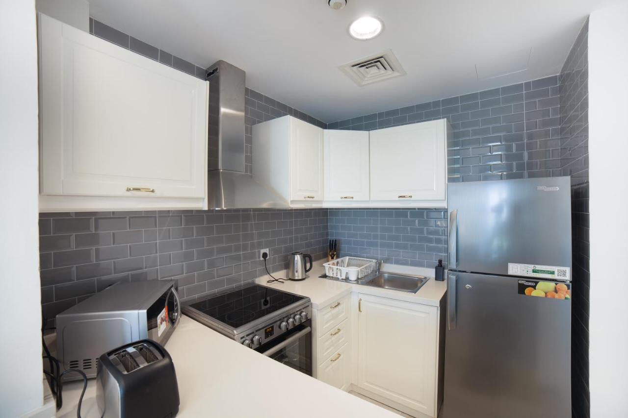 Luxe Studio Near Discovery Gardens Metro Station Apartamento
