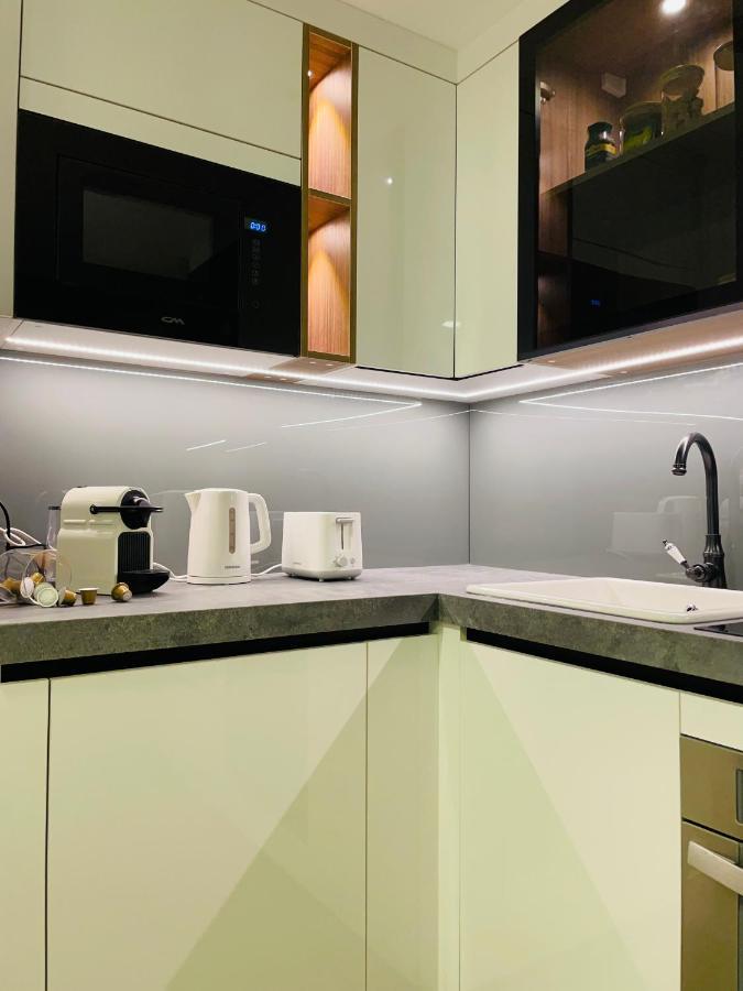 Luxury On The Metro Facing Marina Apartamento Dubai