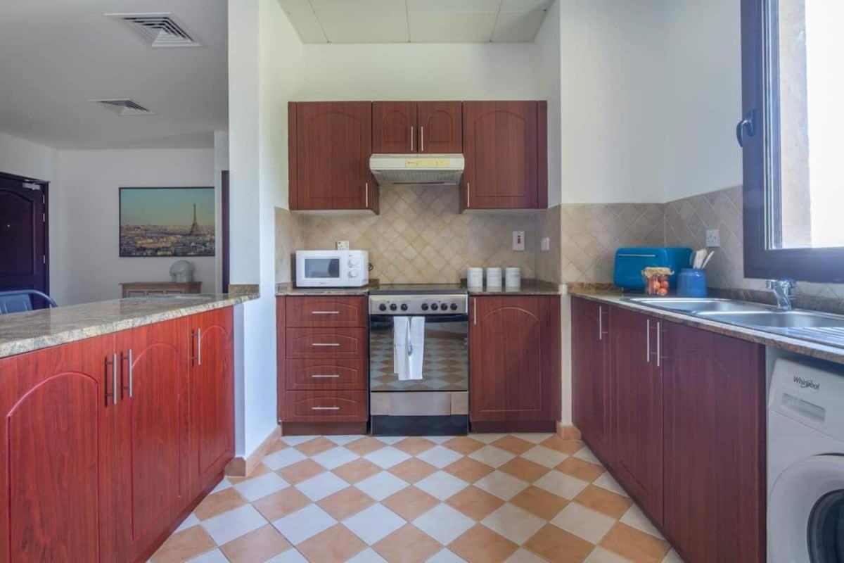 Cool And Spacious In Fabulous Location Apartamento