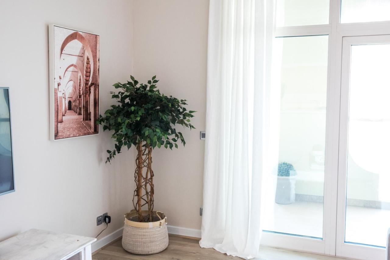 2Br On Palm Jumeirah Shoreline 15 - With Beach Access & A Complimentary Golf Dubai