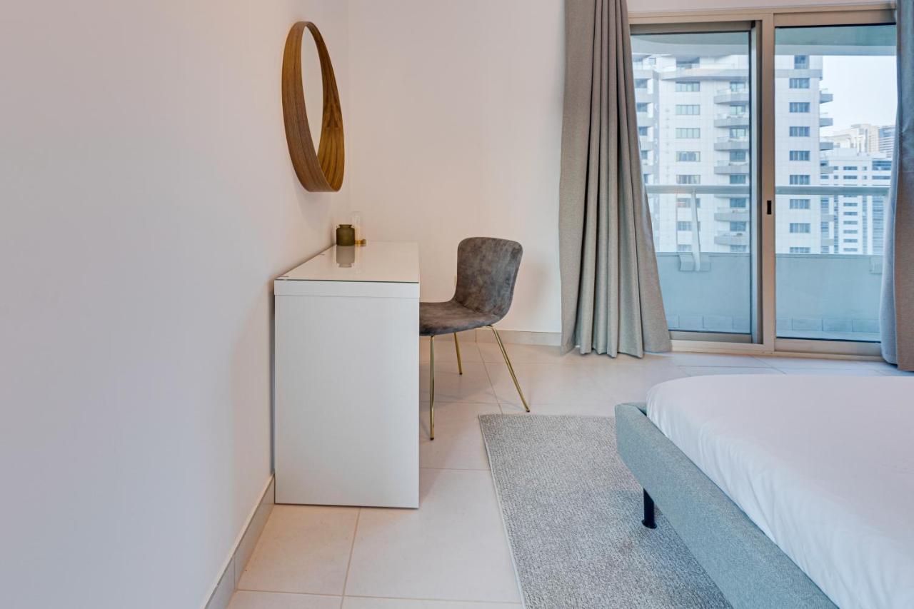 Great Views From New In Marina Appartement *
