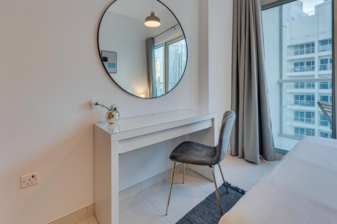 Great Views From New In Marina Appartement