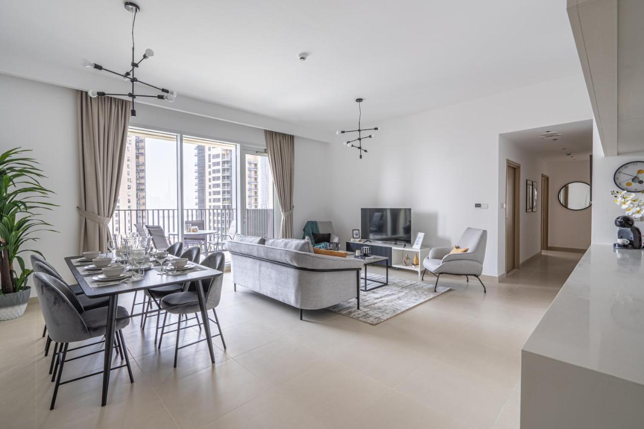 Higuests - Artistic Apt With Balcony Overlooking Canal Apartment Dubai