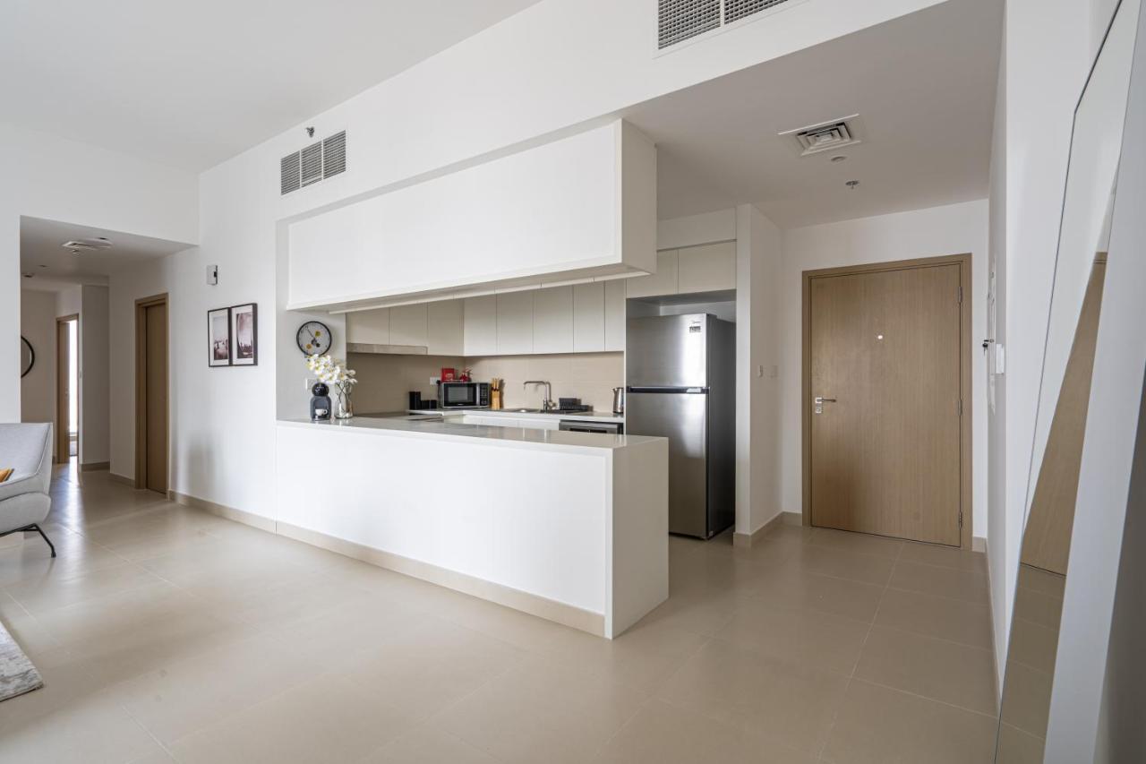 Higuests - Artistic Apt With Balcony Overlooking Canal Apartment Dubai