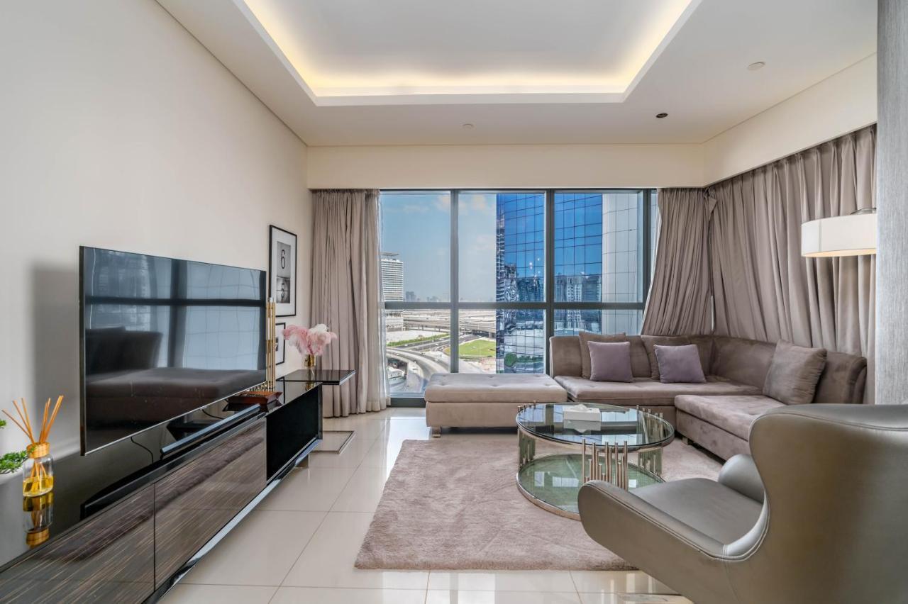 Splendid 2-bedroom In Paramount Towers * Dubai