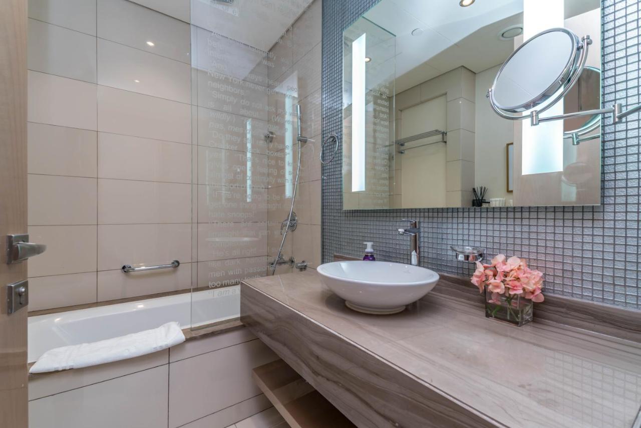 Splendid 2-bedroom In Paramount Towers Apartment Dubai