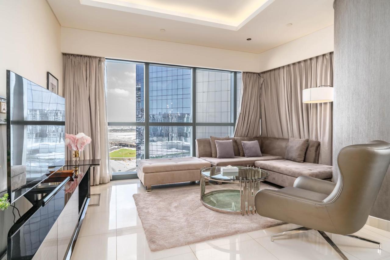 Splendid 2-bedroom In Paramount Towers
