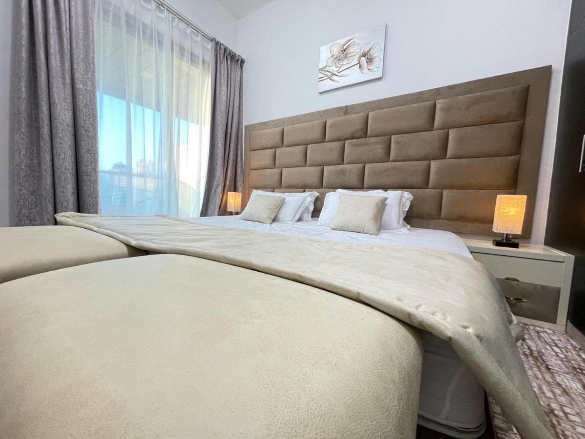 Private Gorgeous With Marina View With Shared Kitchen In Shared Dubái