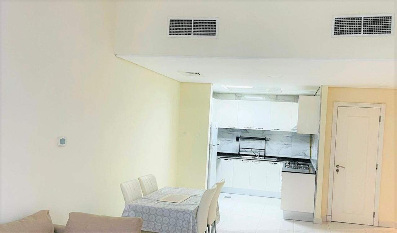 Apartamento Discovery Garden Poolside Dubái