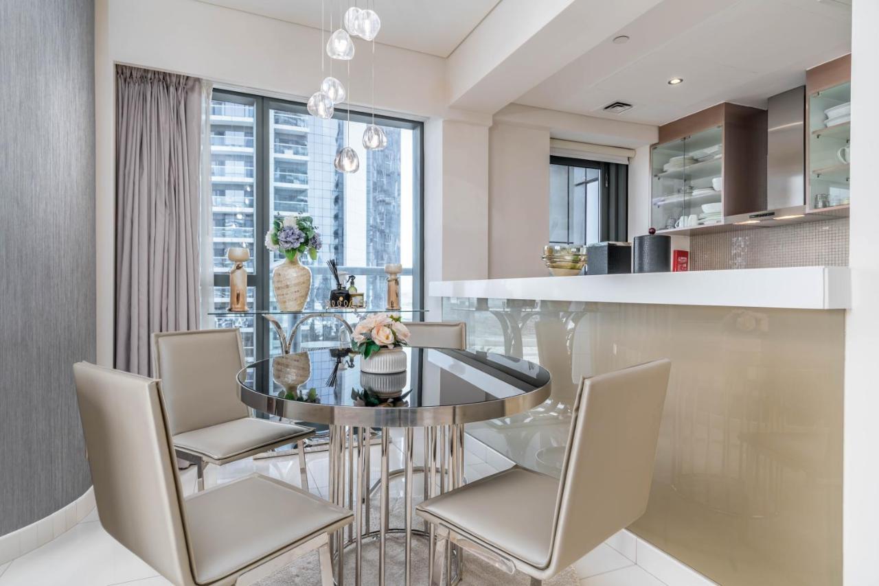 Splendid 2-bedroom In Paramount Towers Apartment