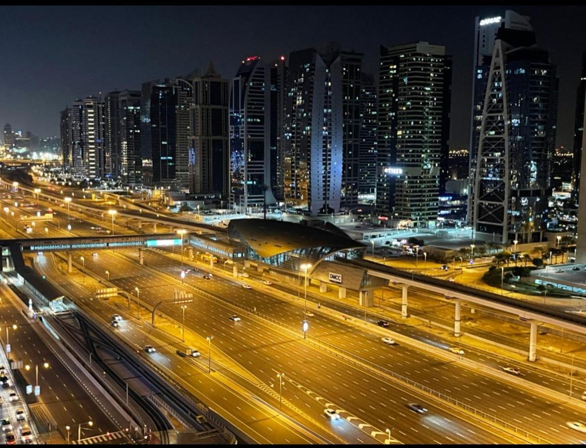 Luxury With Marina View Close To Jbr And Metro With Shared Kitchen Gazde/Camere de închiriat