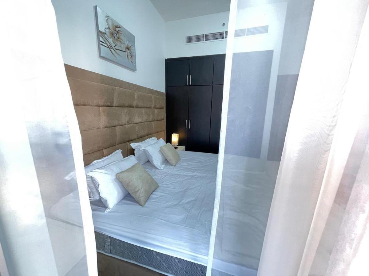 Private Gorgeous With Marina View With Shared Kitchen In Shared * Dubái