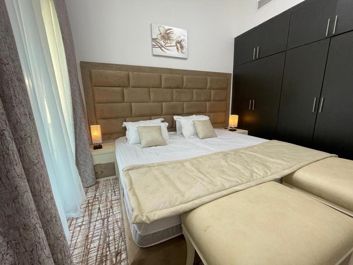 Private Gorgeous With Marina View With Shared Kitchen In Shared Alloggio in famiglia Dubai