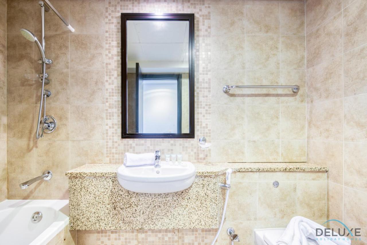 Appartement Limited Offer Stylish 1br With Balcony & Pool Access By Deluxe Homes Dubaï
