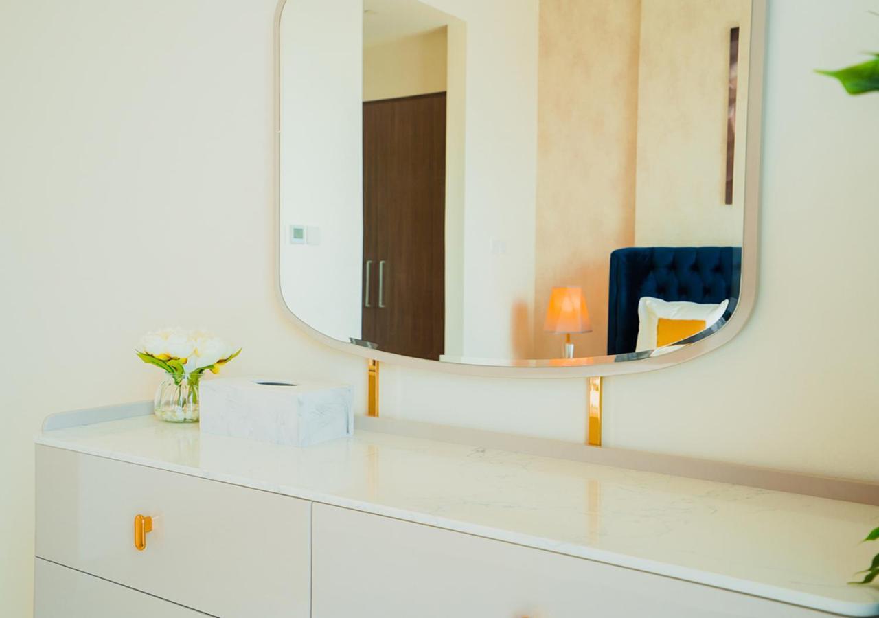 Lägenhet Nasma Luxury - Elegant With Views And Skyline *