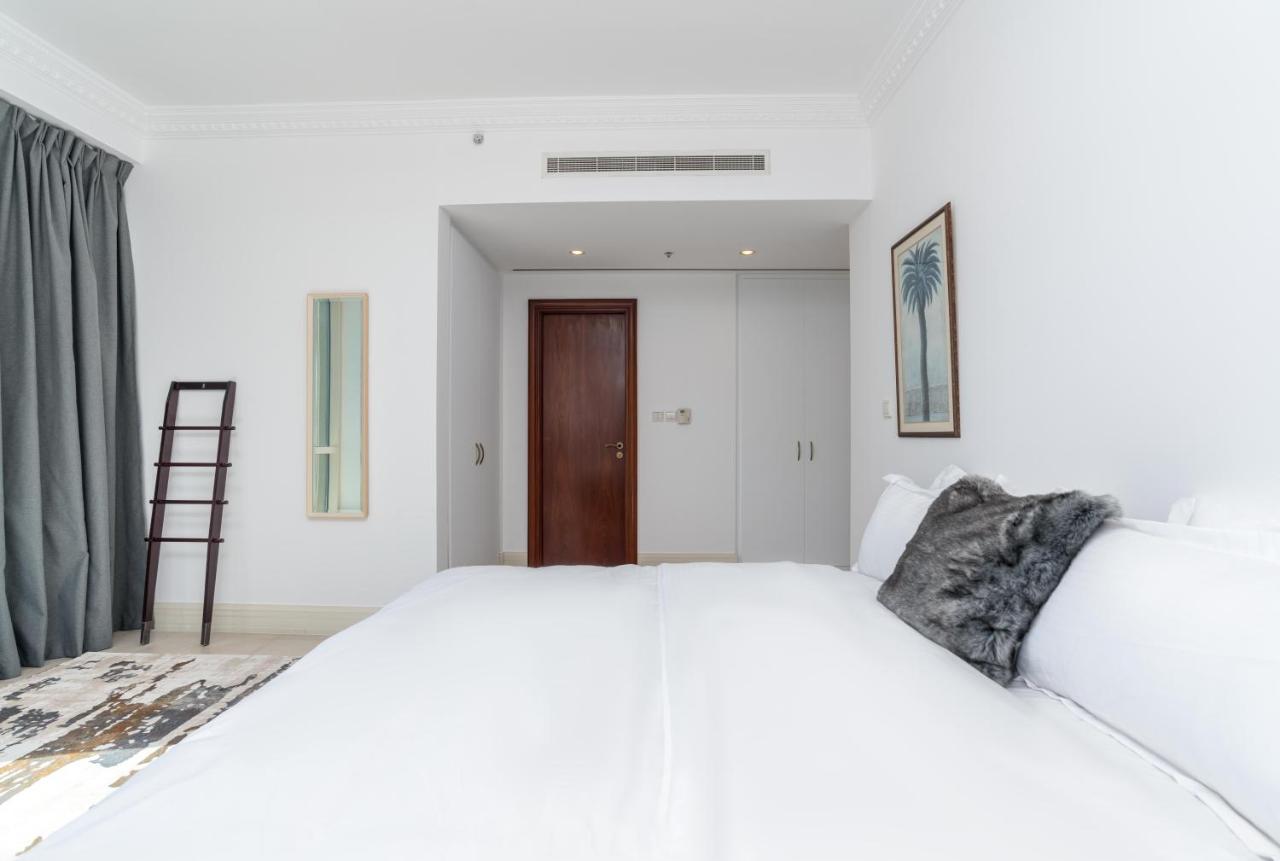 Marina - Opulent 3 Bedroom Apartment