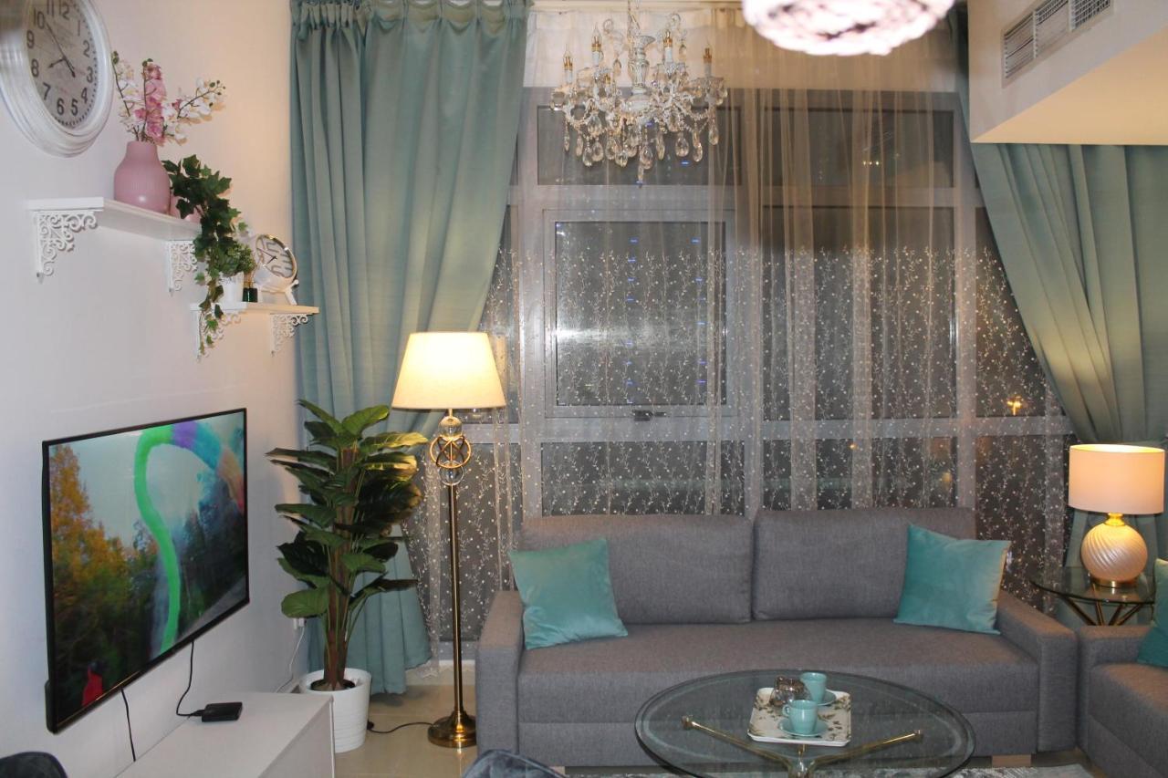 Newly Furnished One Bedroom Next To Metro & In Marina Lägenhet