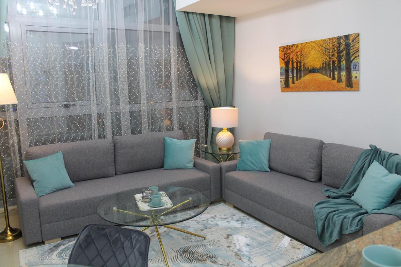 Newly Furnished One Bedroom Next To Metro & In Marina Lägenhet *