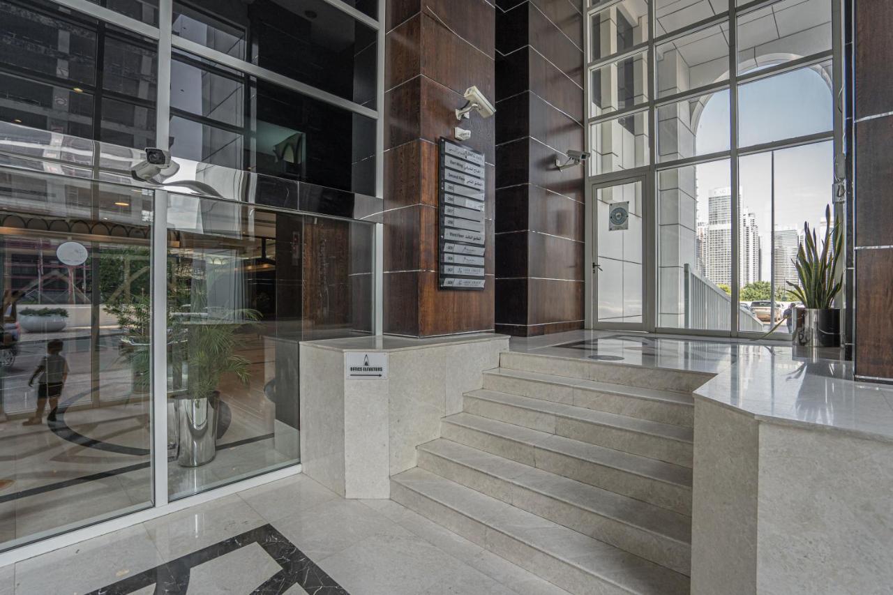 Apartemen Higuests - Modern With Incredible Skyline View