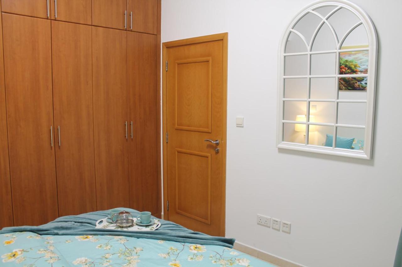 Lägenhet Newly Furnished One Bedroom Next To Metro & In Marina *