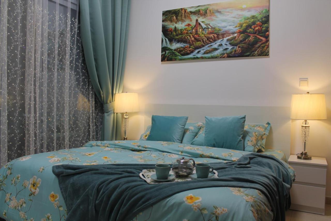 Newly Furnished One Bedroom Next To Metro & In Marina Lägenhet