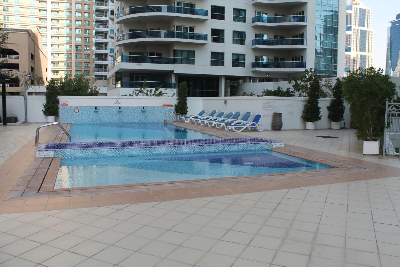 Newly Furnished One Bedroom Next To Metro & In Marina Lägenhet