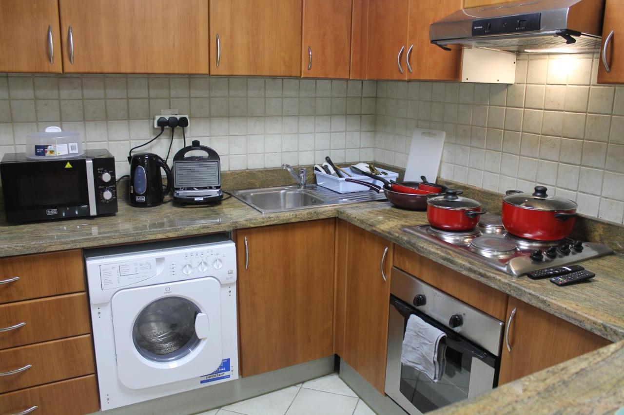 Newly Furnished One Bedroom Next To Metro & In Marina Lägenhet Dubai