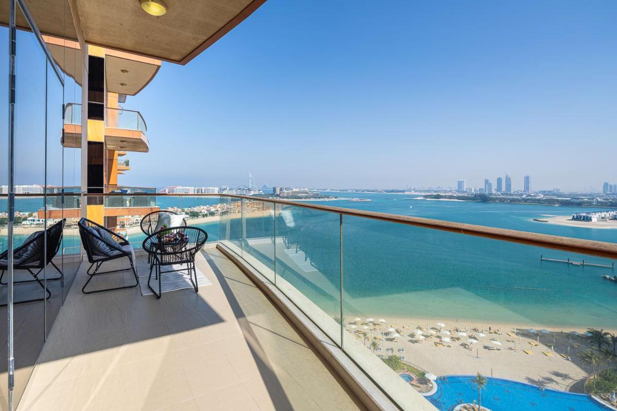 Frank Porter - Tiara Palm Apartment *