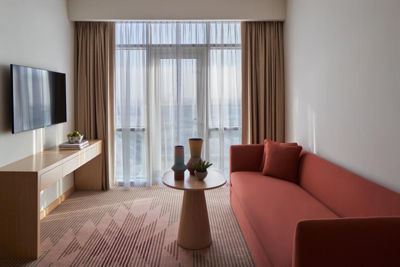 Novotel Jumeirah Village Triangle Hotel Dubái
