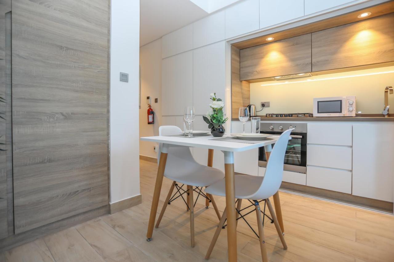 Luxury - Marina Apartemen *