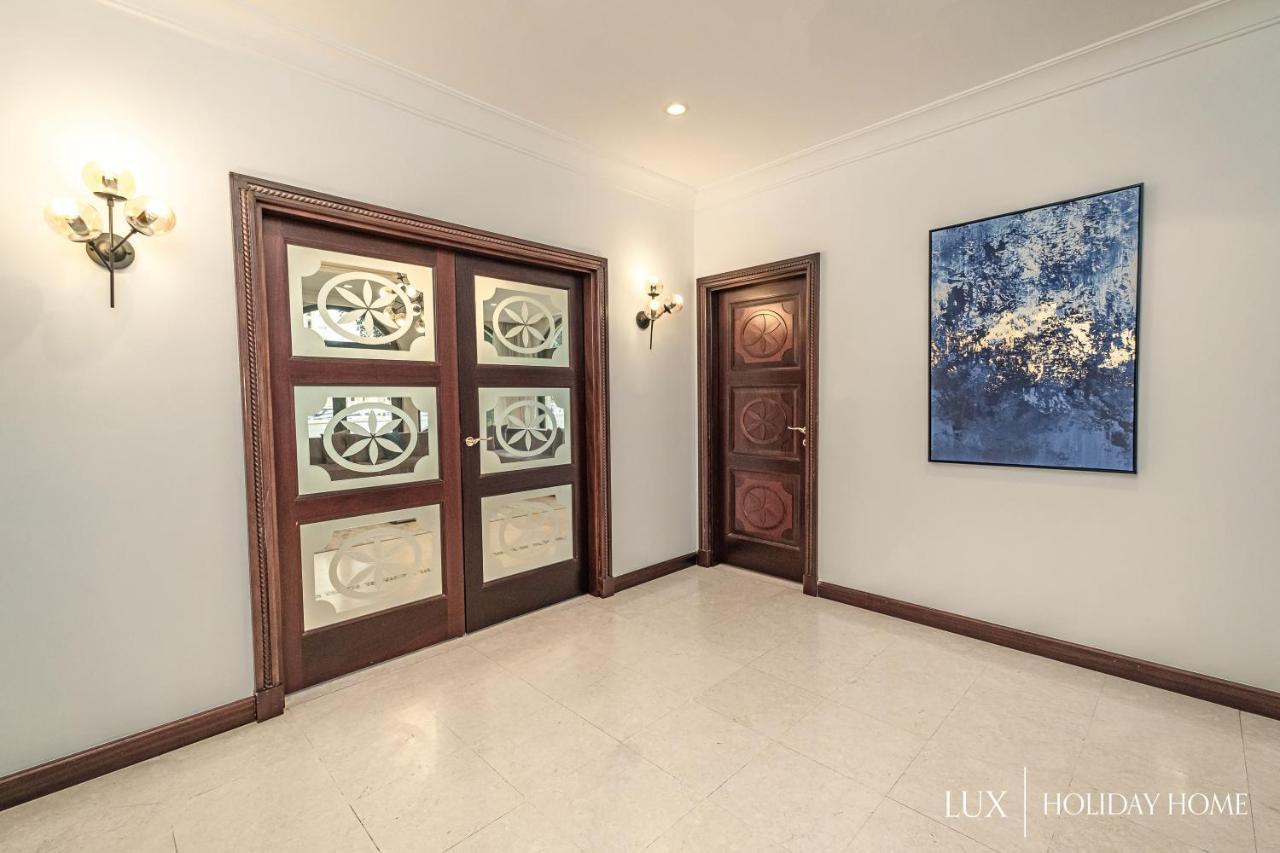 Lux - The Savoy Palm