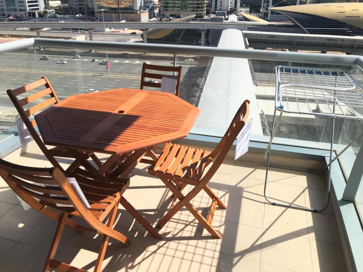 Newly Furnished One Bedroom Next To Metro & In Marina Lägenhet Dubai
