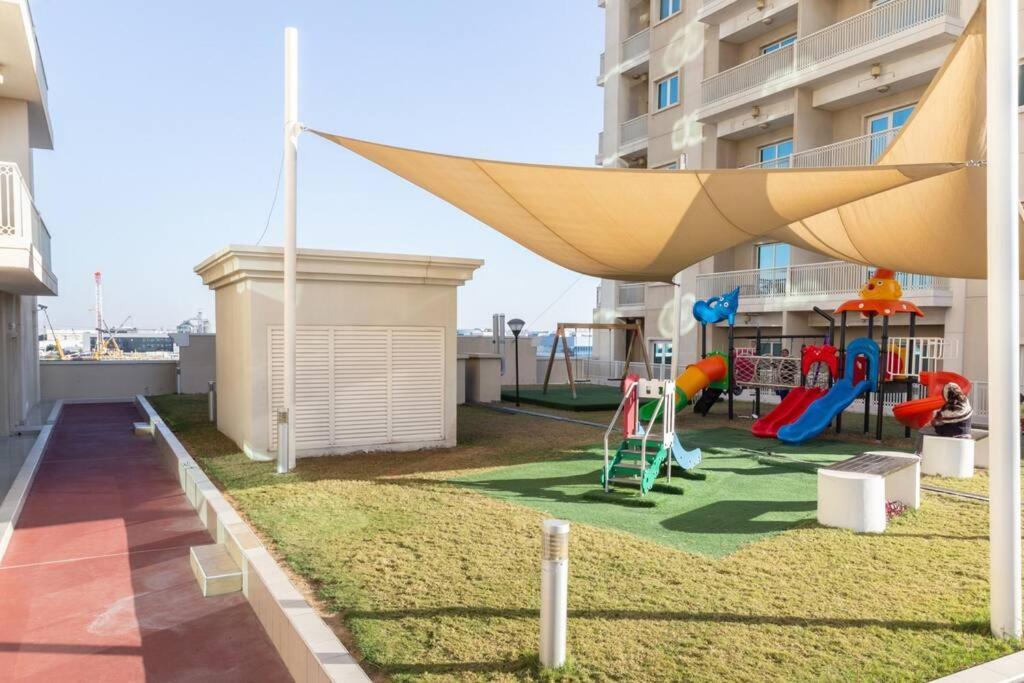 Frank Porter - Suburbia Appartement