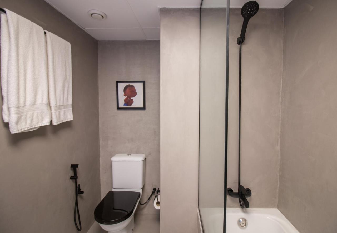 Walking Distance To Metro! Full Canal View Appartement *