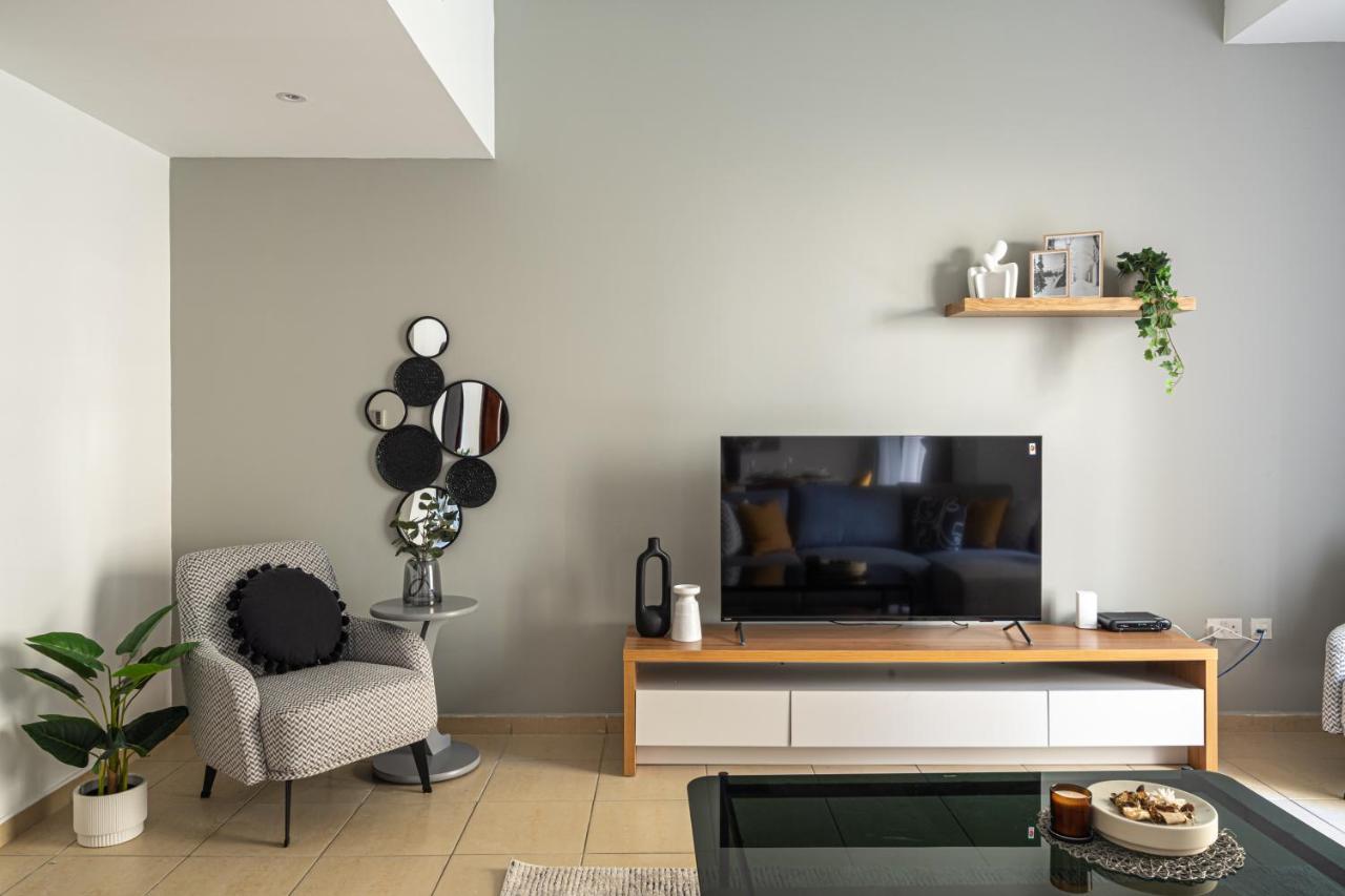 Apartemen Higuests - Stylish In Jbr Steps From The *