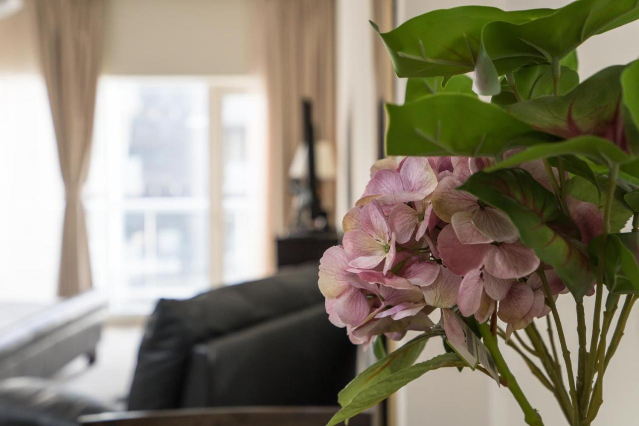 Higuests - Spacious With Views Near Mall * Dubai