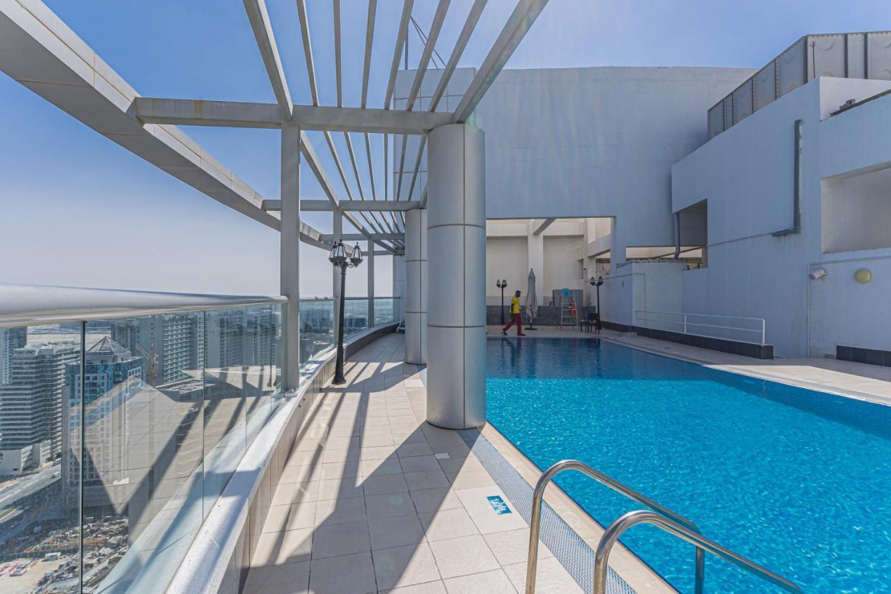 Higuests - Spacious With Views Near Mall Apartamento