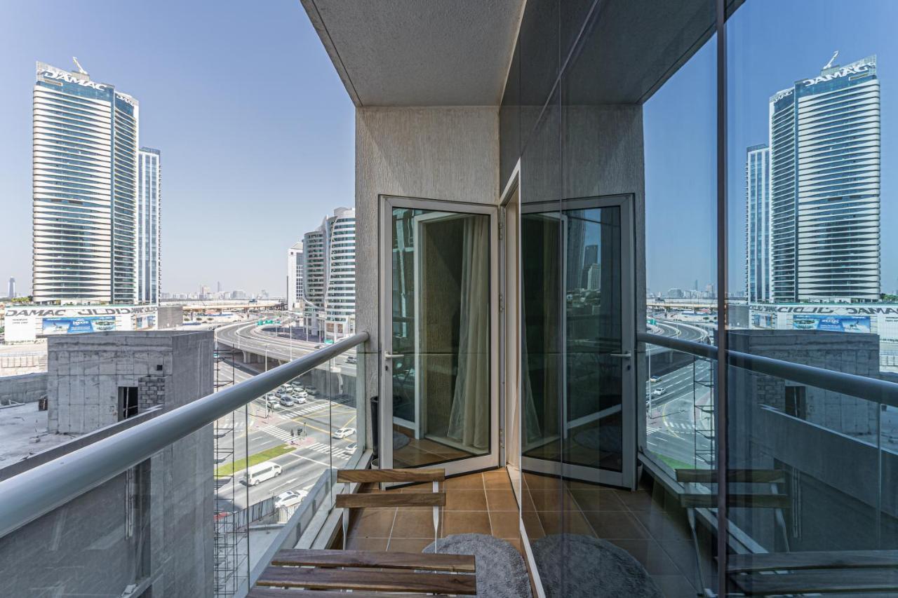 Higuests - Spacious With Views Near Mall