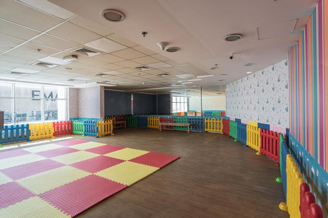 Higuests - Spacious With Views Near Mall Apartment *