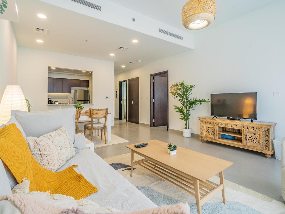 Charming Tropical Minutes To Mall Apartament